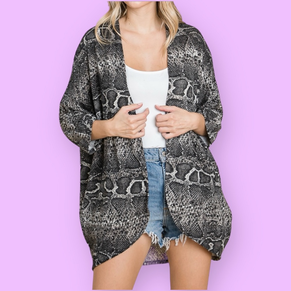 Viamor Boutique Women’s Grey Snake Print Open Front Boho Knit Cardigan
